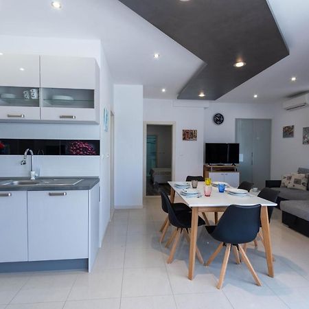 Apartman Dora โปดสตรานา ภายนอก รูปภาพ