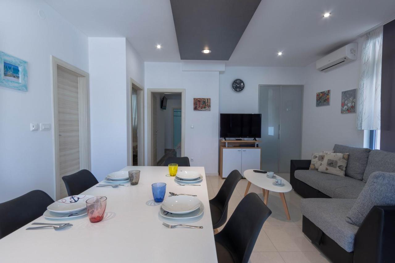 Apartman Dora โปดสตรานา ภายนอก รูปภาพ