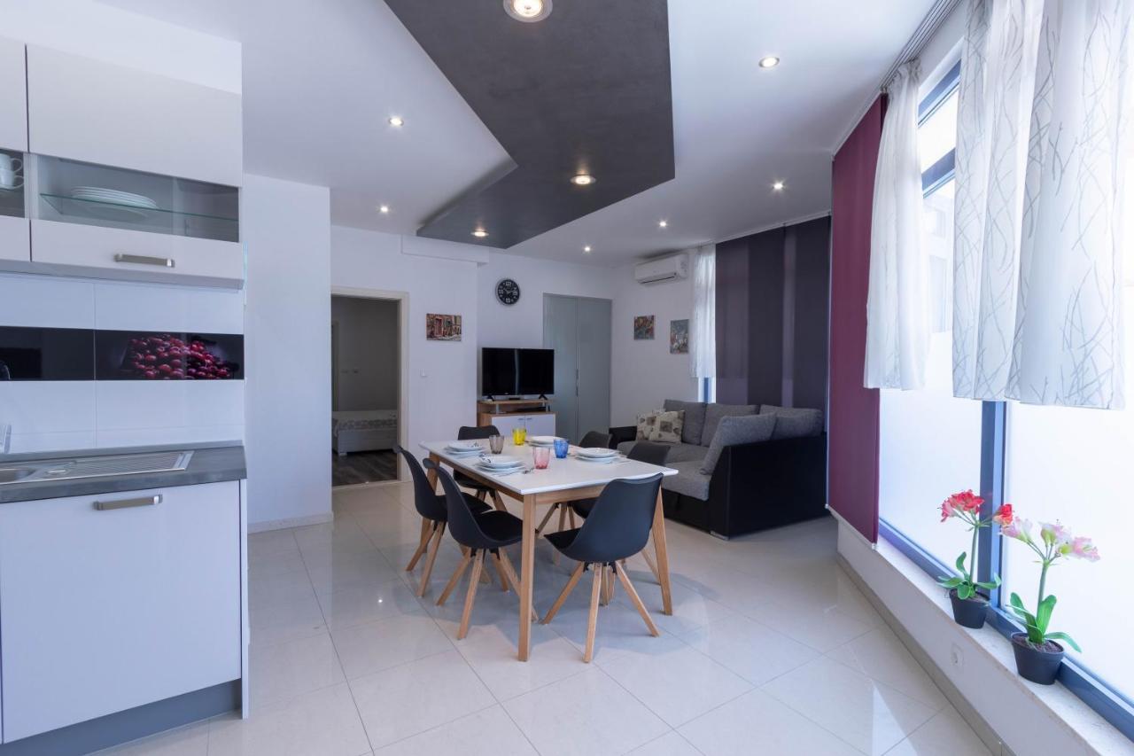 Apartman Dora โปดสตรานา ภายนอก รูปภาพ