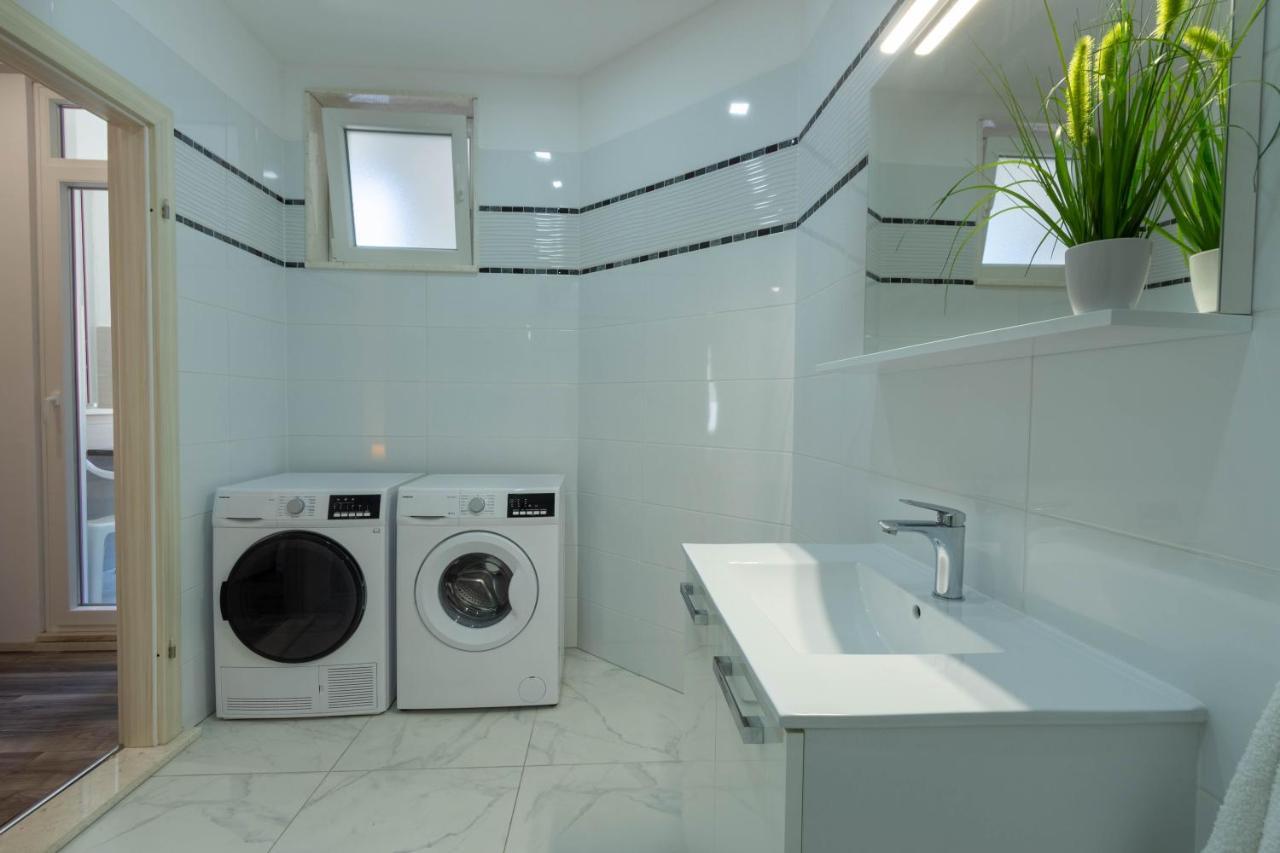 Apartman Dora โปดสตรานา ภายนอก รูปภาพ