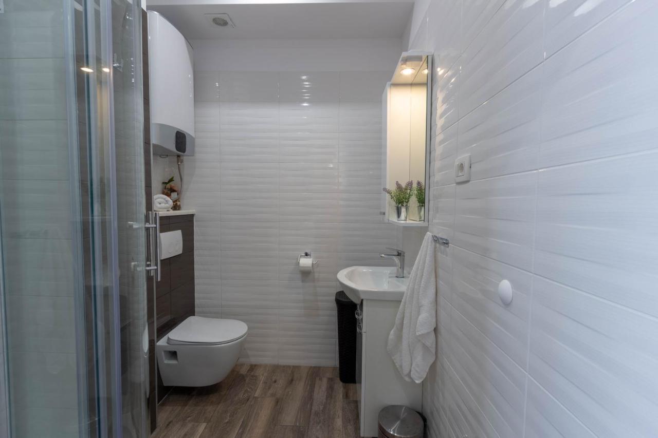 Apartman Dora โปดสตรานา ภายนอก รูปภาพ