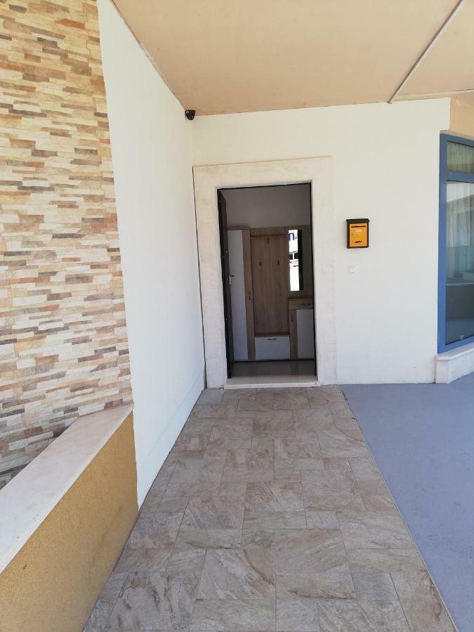 Apartman Dora โปดสตรานา ภายนอก รูปภาพ